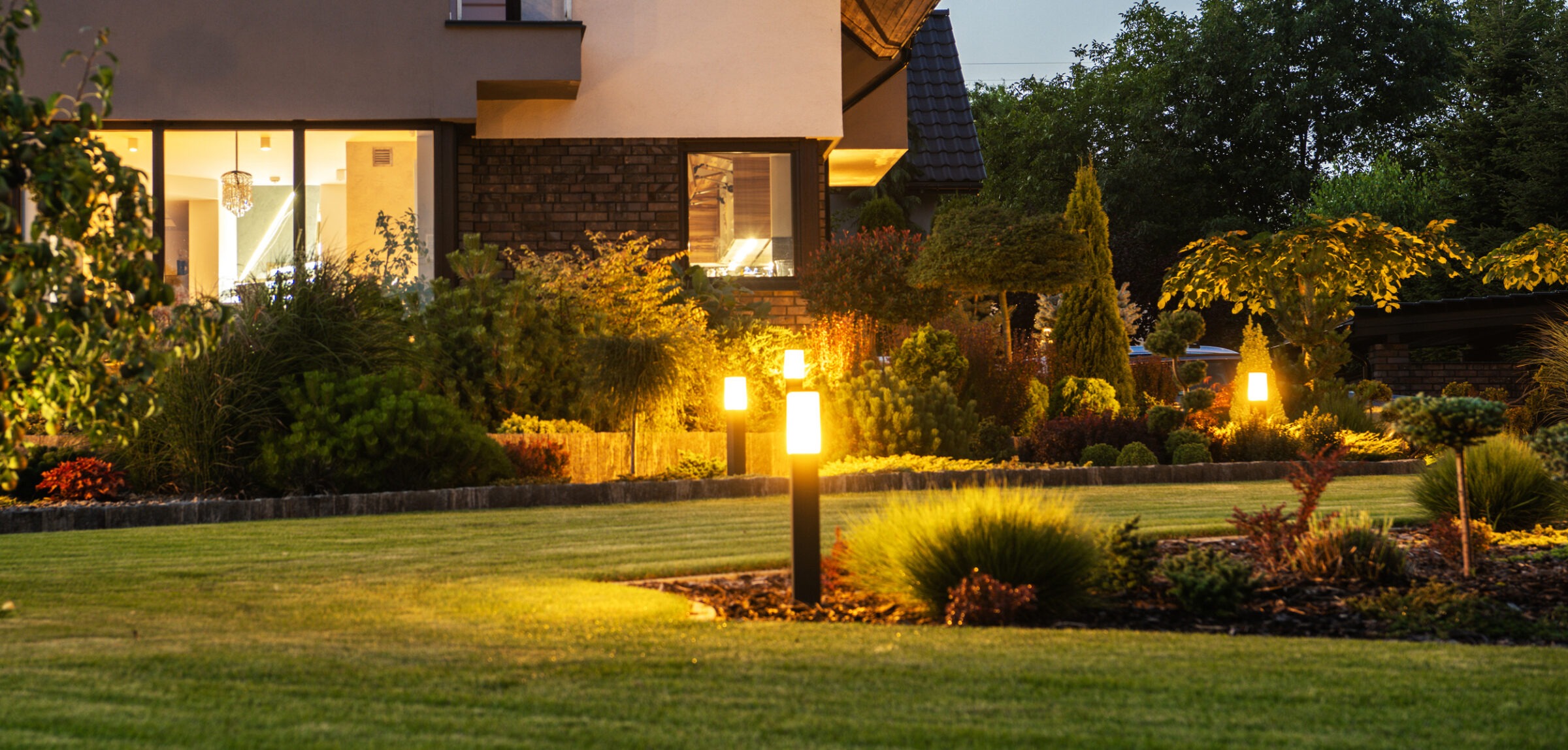 Modern LED Garden Light Posts. Residential Backyard Garden Lighting Systems.